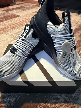 adidas Lite Racer Adapt 7.0 Men’s Black & White Sneakers